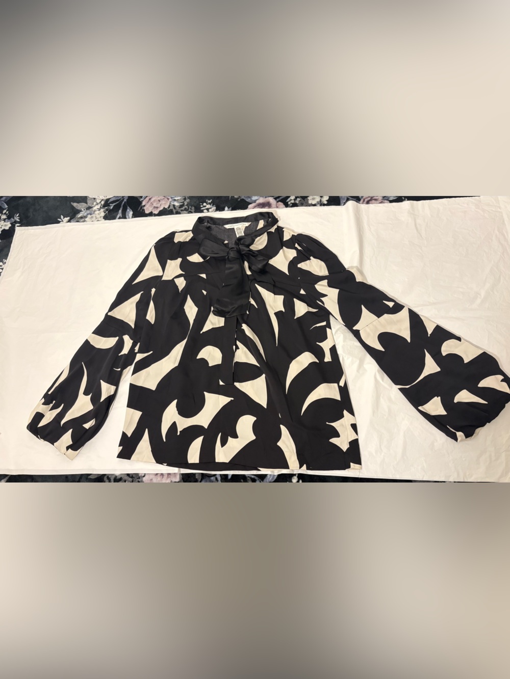 Diane Von Furstenberg Silk Blouse Pleated Officecore Old Money Minimalist Size 8